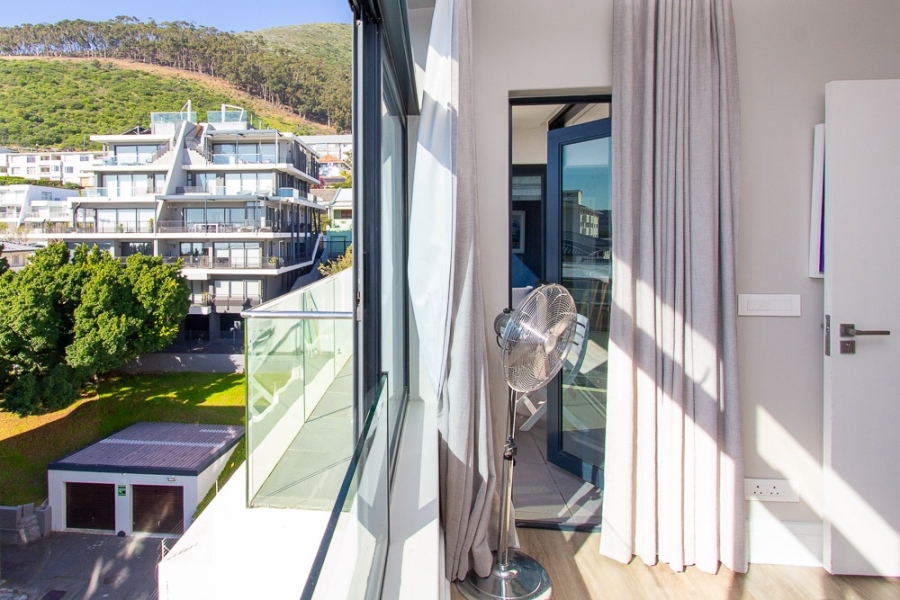 2 Bedroom Property for Sale in Sea Point Western Cape
